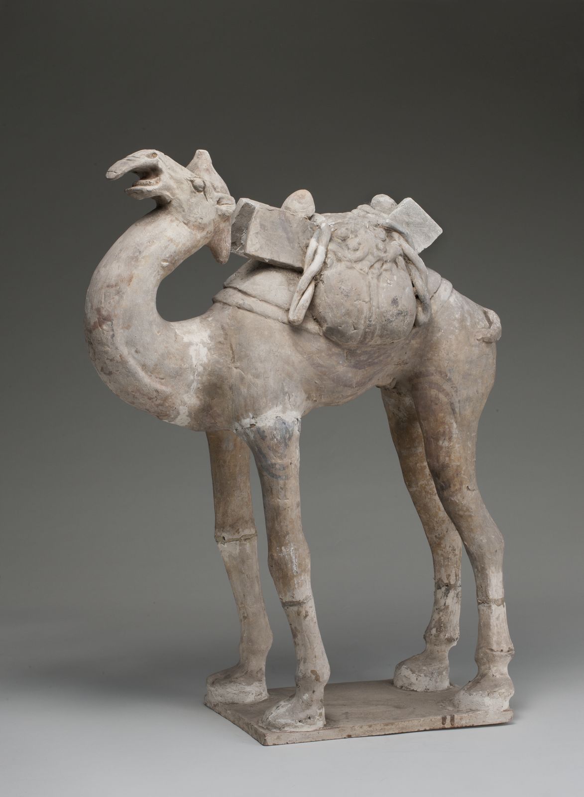 驮丝骆驼陶俑